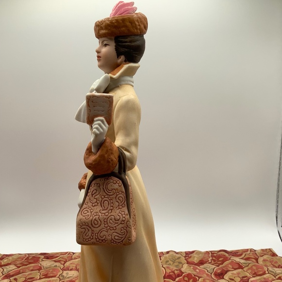 1982 Avon - MRS. ALBEE - President's Club Albee Award Collectible.  Full Size! - Picture 4 of 8